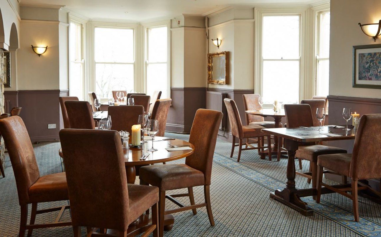 Rising Sun Hotel by Greene King Inns Cheltenham Restaurant bilde